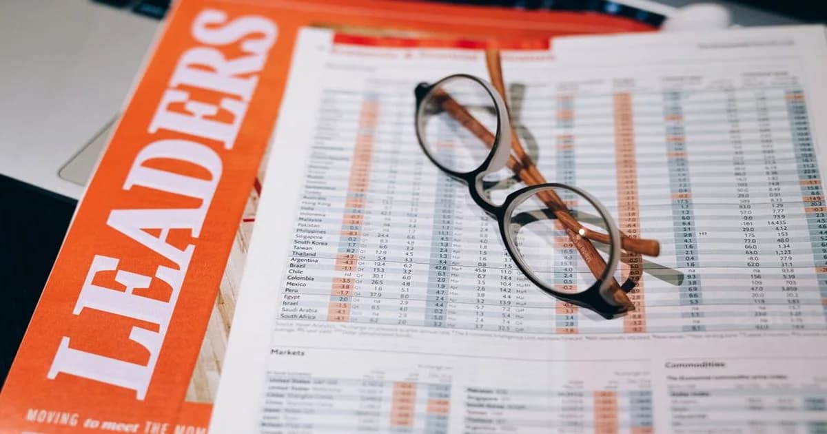 Tablero de indicadores con cuatro perspectivas del balanced scorecard en pantalla de gerente